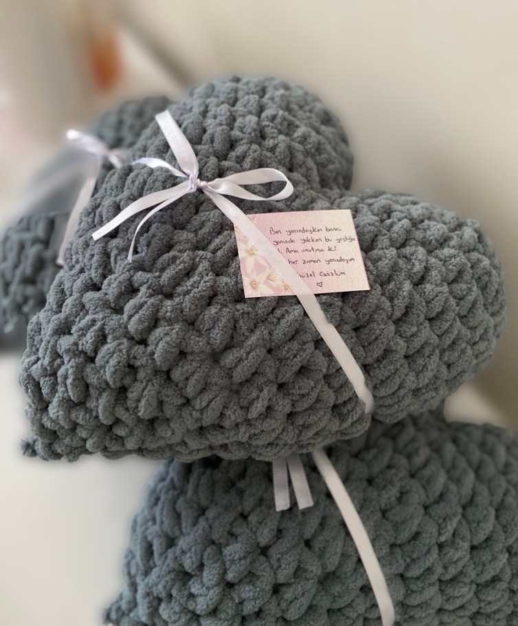 Gri renk battaniye/yastık takımı - Görsel 2