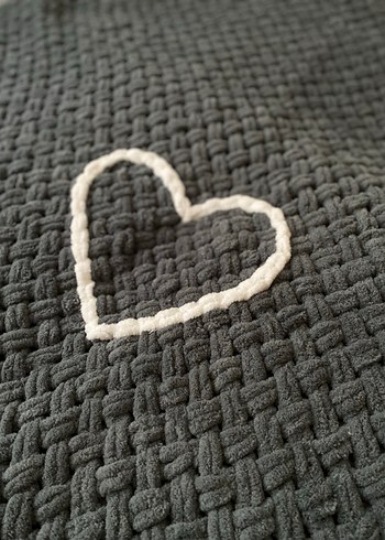 Tek kişilik yetişkin kalp detaylı gri renk battaniye - Görsel 2