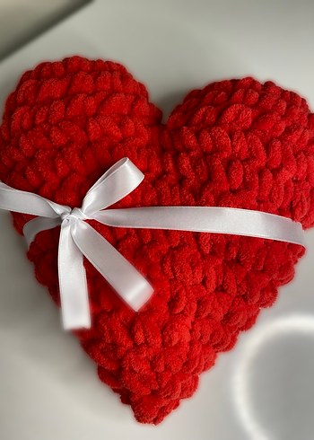 Orta boy kırmızı kalpli yastık - Görsel 2