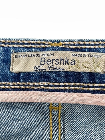 34 Beden çeşitli Renk Bershka T-shirt %70 İndirimli.