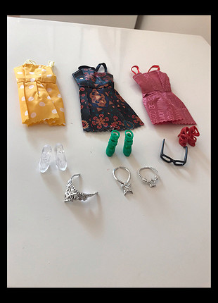 Barbie bebekleri için eşyalar