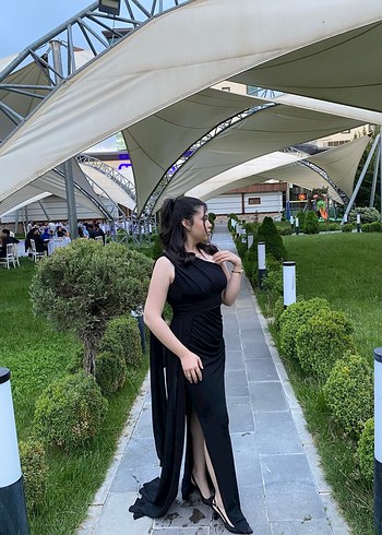 Siyah Drapeli Uzun Tek Omuz Abiye Elbise