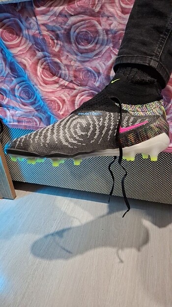 42 Beden gri Renk Nike krampon markalı ve orijinal
