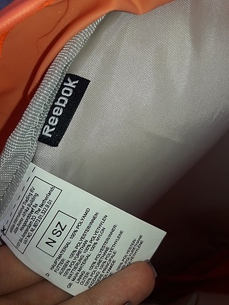 REEBOK SIRT ÇANTASI