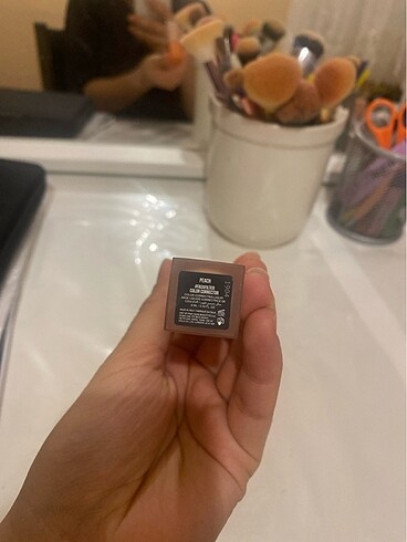  Beden Huda beauty correctuar peacy rengi