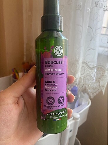 Beden Yves rocher markalı saç kıvırcıklaştırıcı köpük