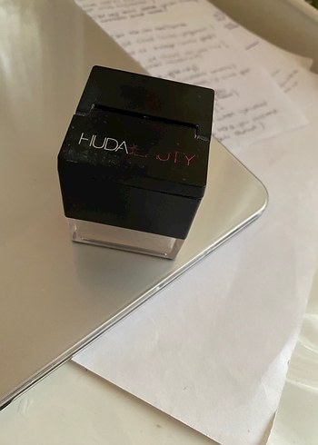 Huda beauty pound cake pudra - Görsel 2