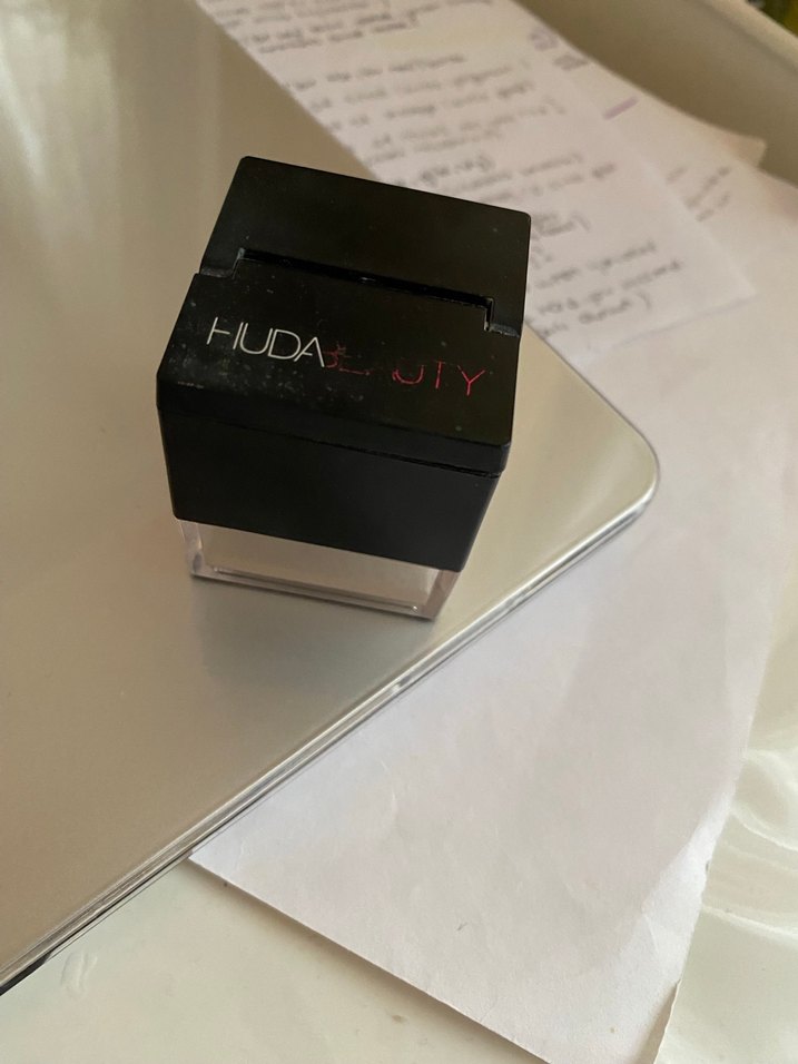 Huda beauty pound cake pudra - Görsel 2