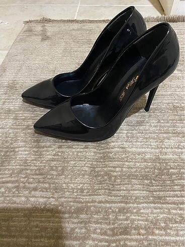 Diğer siyah rugan stiletto