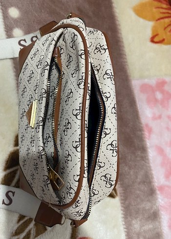 Guess Kadın Kahverengi Baskılı Çapraz Çanta Fermuar takılacak - Görsel 3