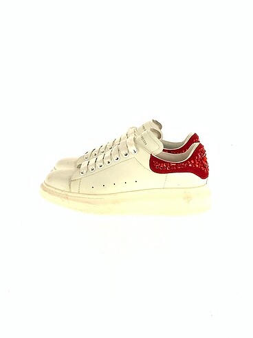 Alexander McQueen Spor Ayakkabı %70 İndirimli.