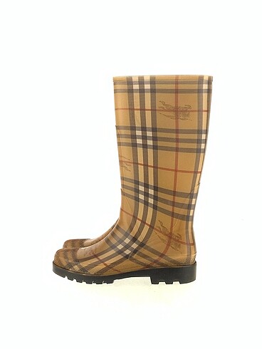 Burberry Çizme %70 İndirimli.