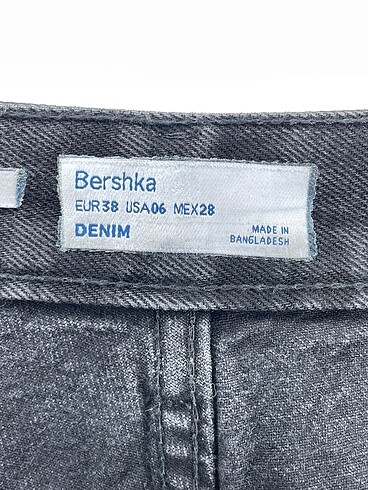 38 Beden gri Renk Bershka Jean / Kot %70 İndirimli.