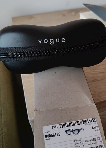 Vogue Kadın Siyah Gözlük - Görsel 2