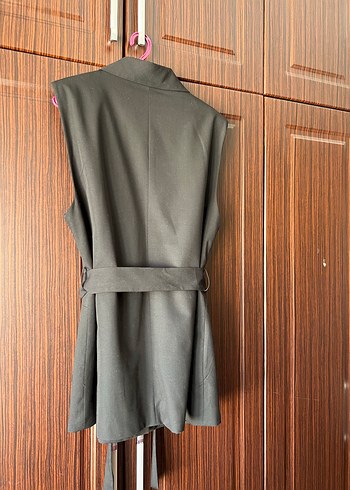Stradivarius Siyah Kemerli Kadın Midi Yelek