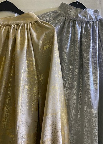 Kadın Altın Renkli Parlak Uzun Kollu Bluz - Görsel 2