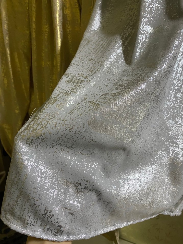 Kadın Altın Renkli Parlak Uzun Kollu Bluz - Görsel 4