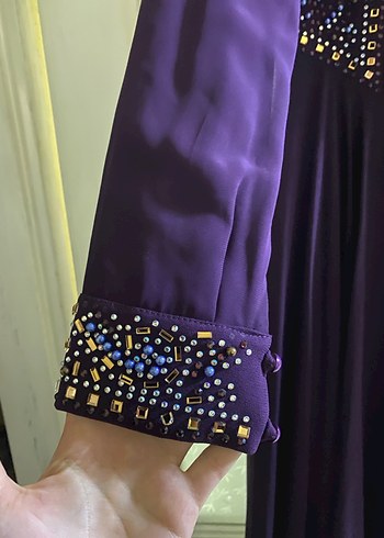 Uzun Kollu Mor İşlemeli Abiye Elbise - Görsel 3