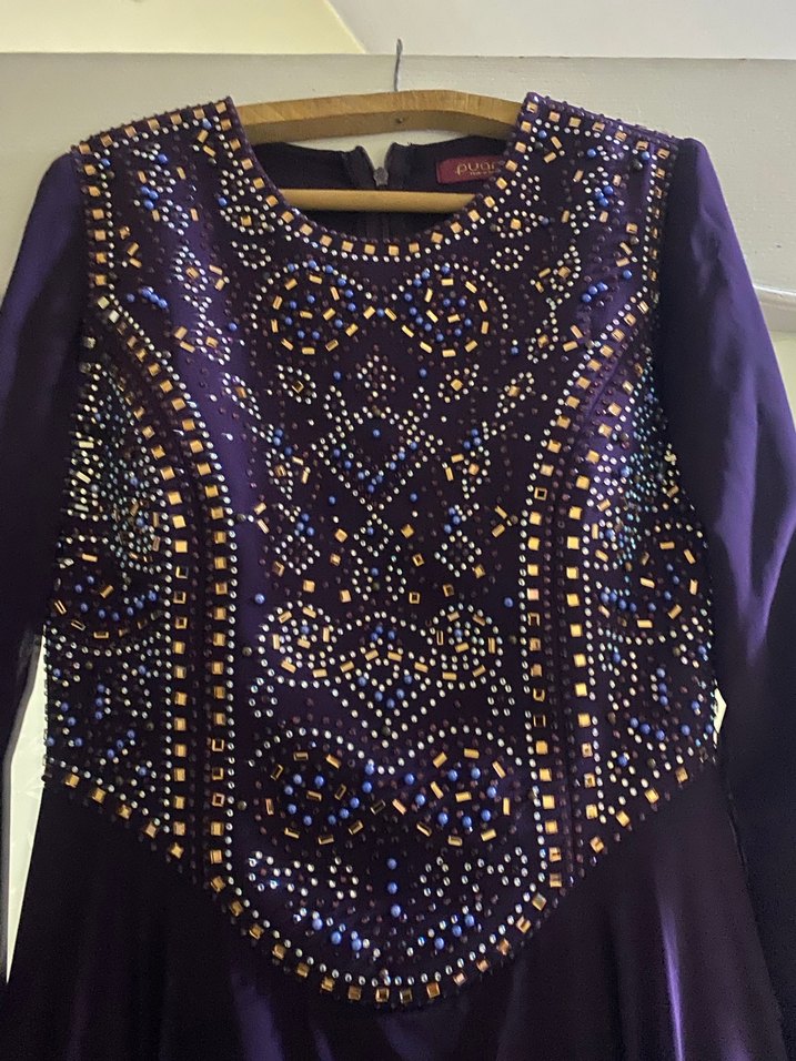 Uzun Kollu Mor İşlemeli Abiye Elbise - Görsel 2