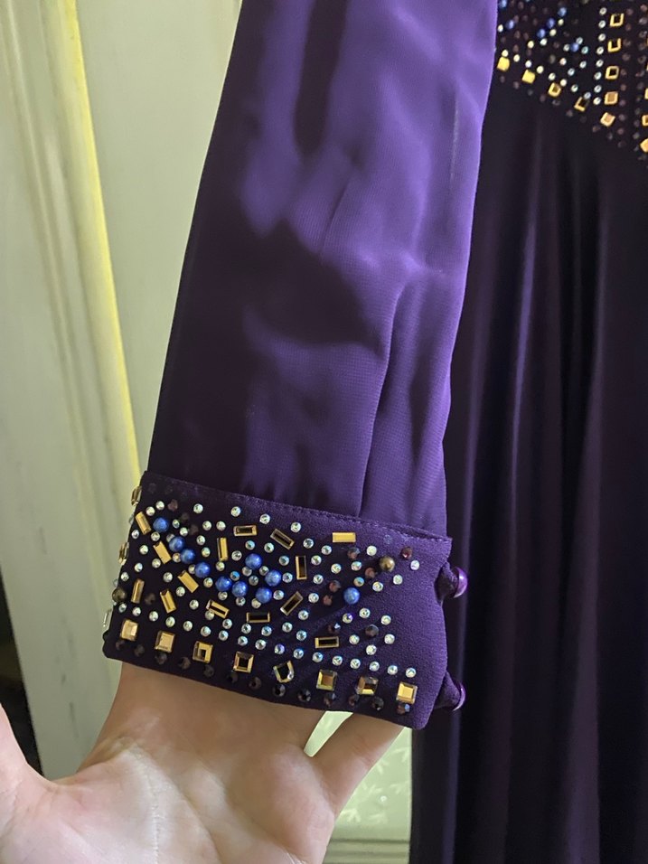 Uzun Kollu Mor İşlemeli Abiye Elbise - Görsel 3