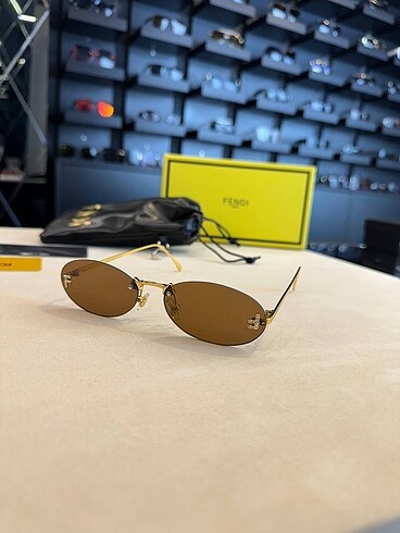 Fendi taşlı gözlük
