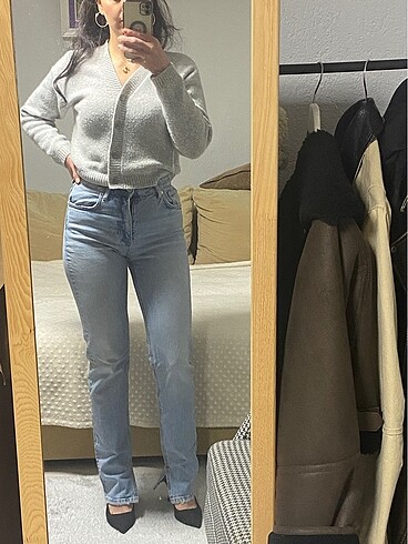 Paçaları yırtmaçlı jean