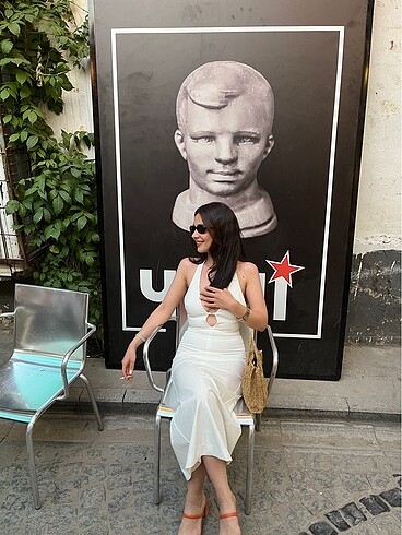 Zara Vücuda oturan halter yaka elbise