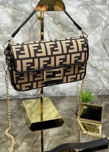 Fendi Zincir Detaylı Kahverengi Kadın Omuz Çantası