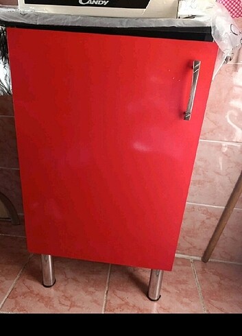 Beden kırmızı Renk Dolap