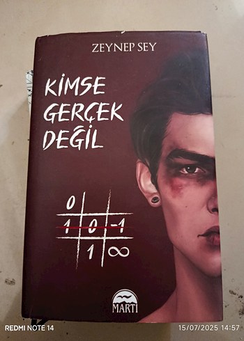 Kimse Gerçek Değil - Zeynep Sey
