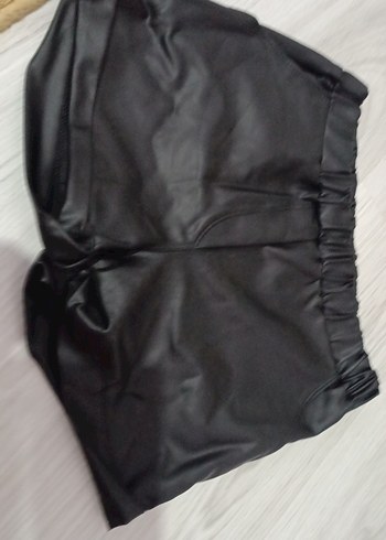 Siyah Deri Mini Şort - Görsel 2