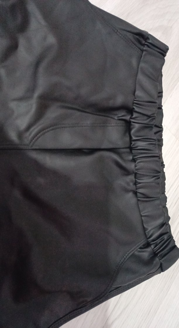 Siyah Deri Mini Şort - Görsel 4