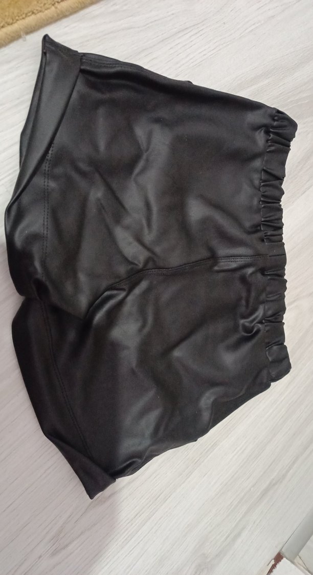 Siyah Deri Mini Şort - Görsel 3