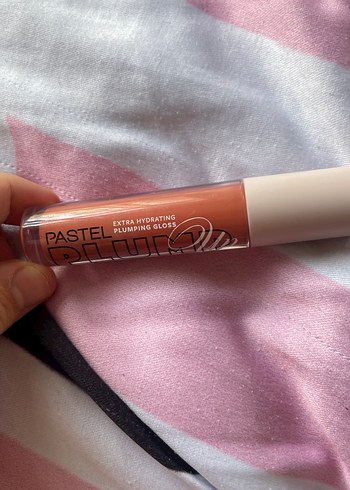 Pastel Bej Renk Pastel Dudak Parlatıcısı
