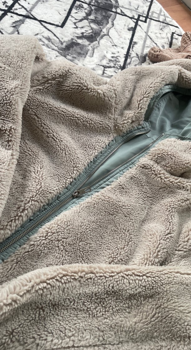 Gri Kapüşonlu Kadın Peluş Kaban - Görsel 4