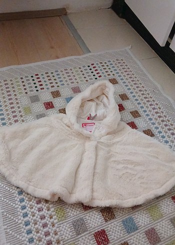 Kız Çocuk Beyaz Kürk Detaylı Kapüşonlu Panço - Görsel 4