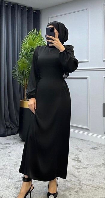 diğer Beden SİYAH BAĞCIKLI SATEN ELBİSE
