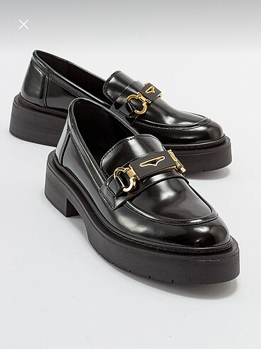 Siyah sıfır loafer