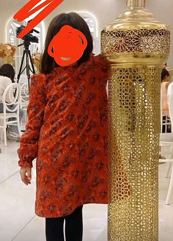 Kırmızı elbise