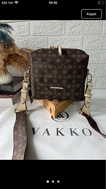 Vakko kutulu postacı çanta