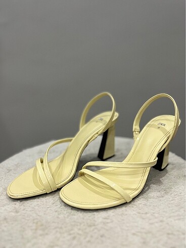 38 Beden Zara topuklu sandal