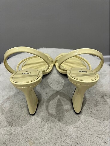 38 Beden sarı Renk Zara topuklu sandal