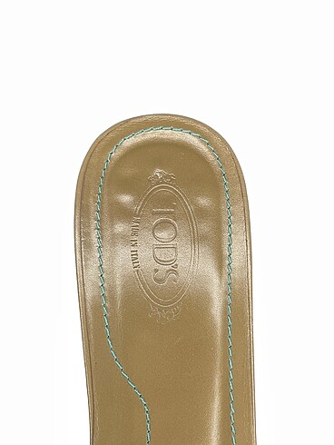 39,5 Beden kahverengi Renk Tod's Terlik %70 İndirimli.