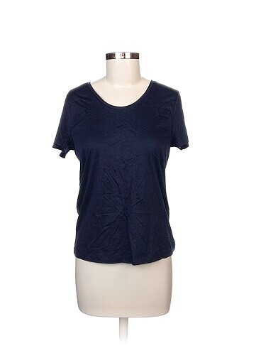 Cos T-shirt %70 İndirimli.