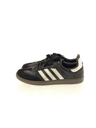 Adidas Spor Ayakkabı %70 İndirimli.