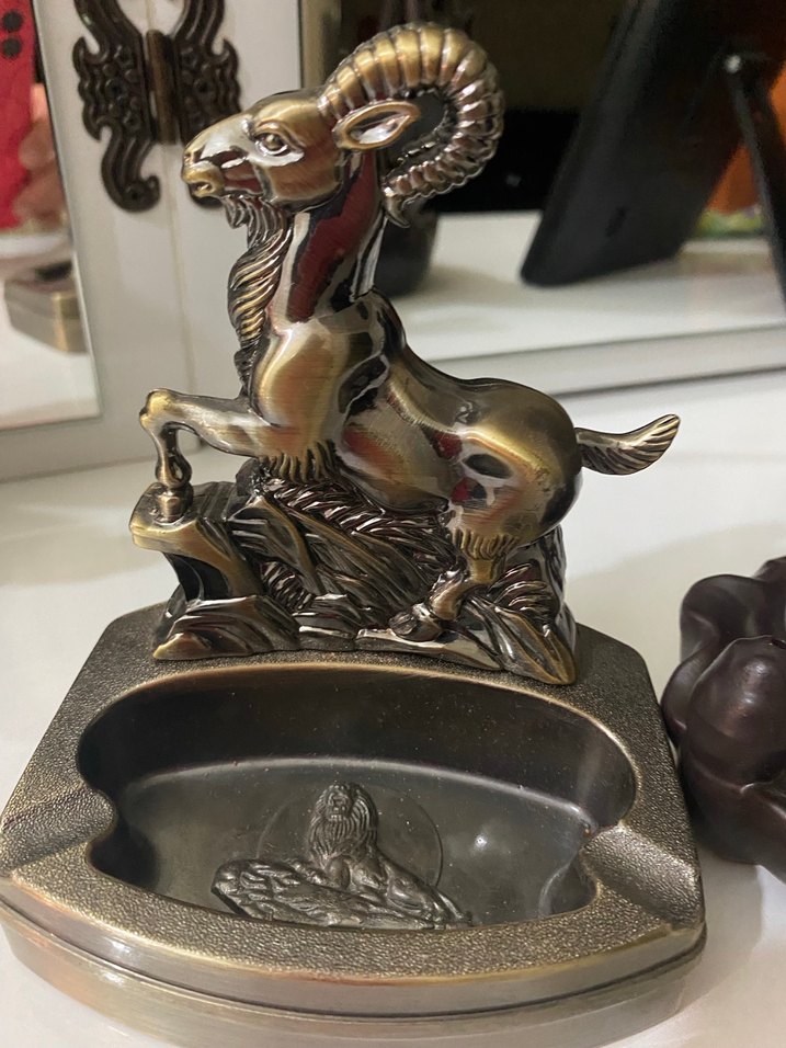 Altın Renkli Koç Figürlü Küllük - Görsel 2