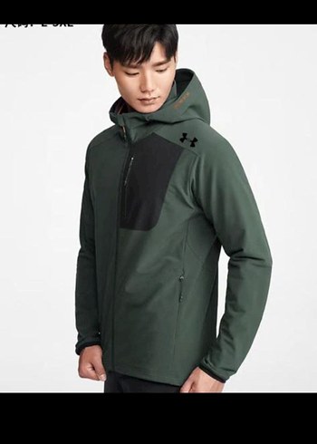 Under Armour yağmurluk