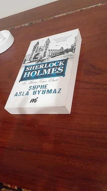  Sherlock Holmes Şüphe Asla Uyumaz Kitap