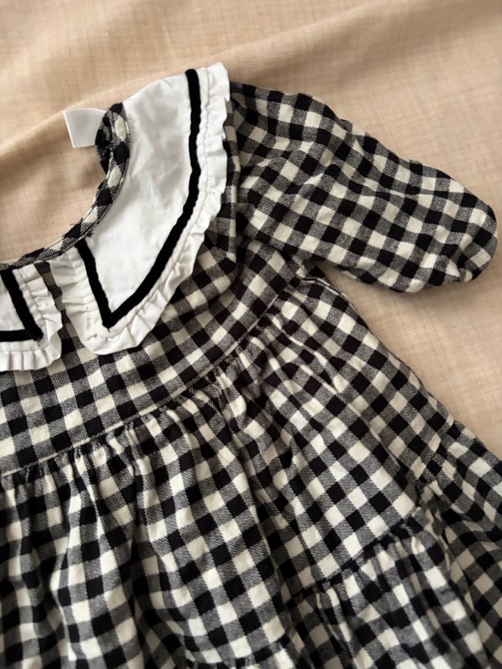 Beyaz ve Siyah Ekose Kız Elbisesi - Görsel 2