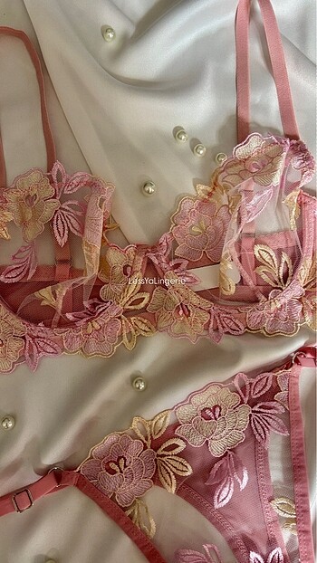 30 Beden Çiçekli Bralet Takımı